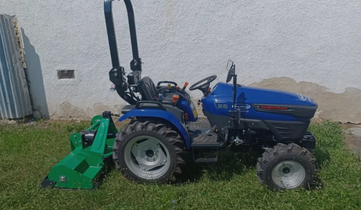 Malotraktor s príslušenstvom - mulčovač, rozmetadlo, snežný pluh