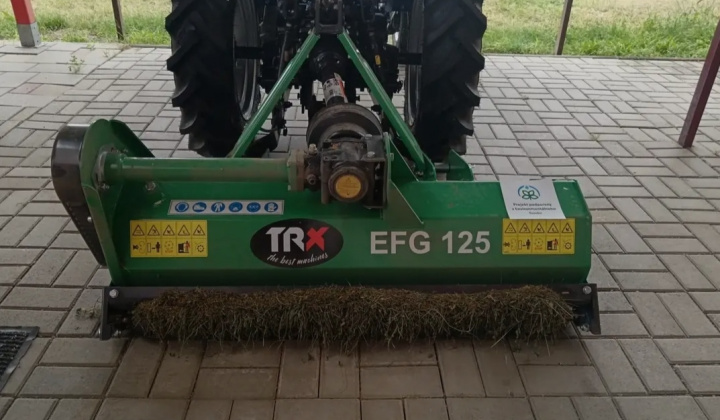 Malotraktor s príslušenstvom - mulčovač, rozmetadlo, snežný pluh