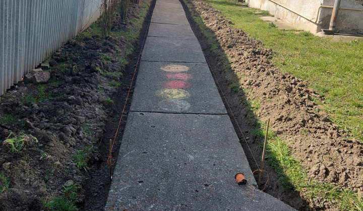 Oprava prístupového chodníka k materskej škole v Brezine